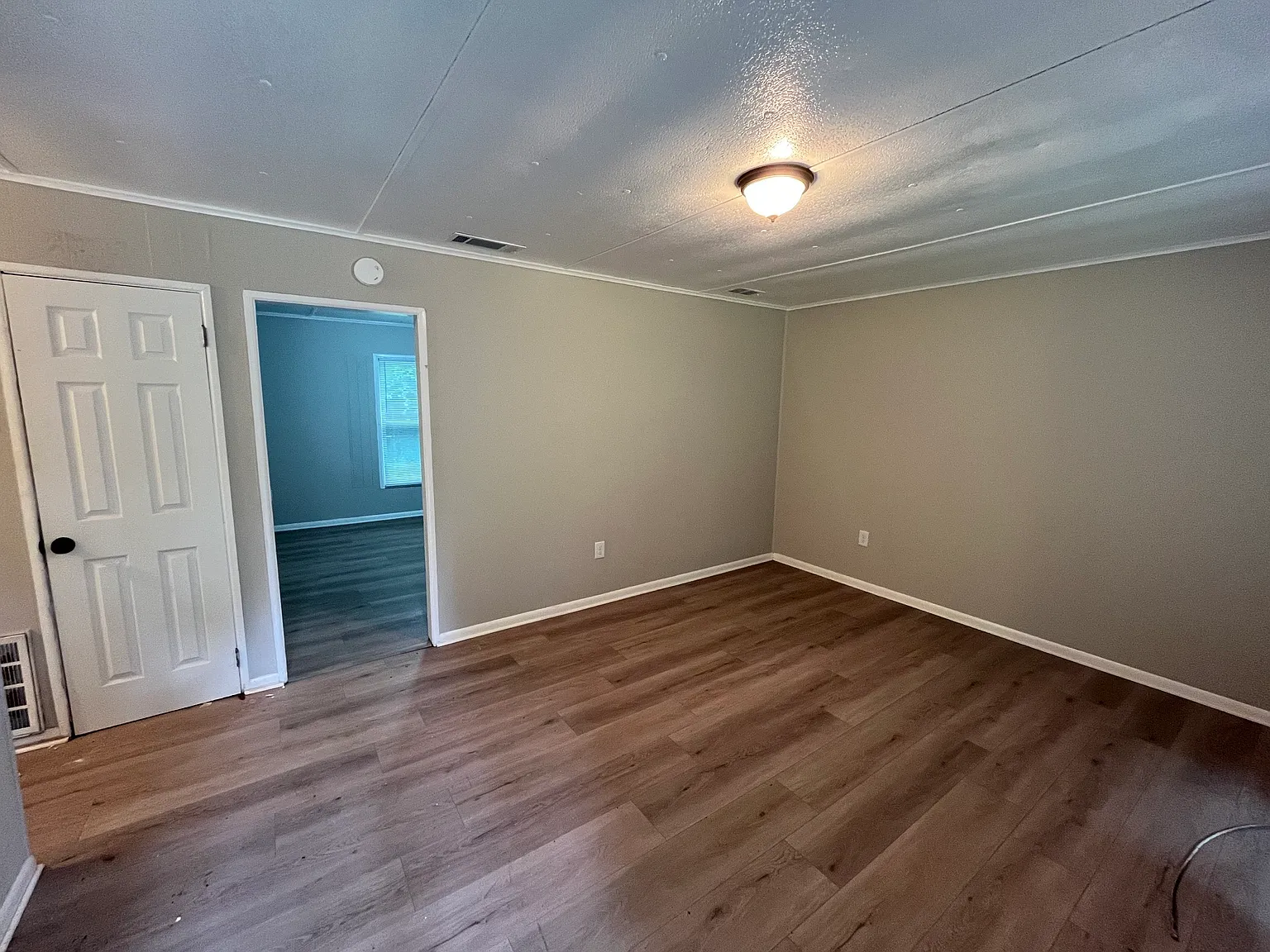 3 bed, 900 sqft, $1,425 — Photo 4