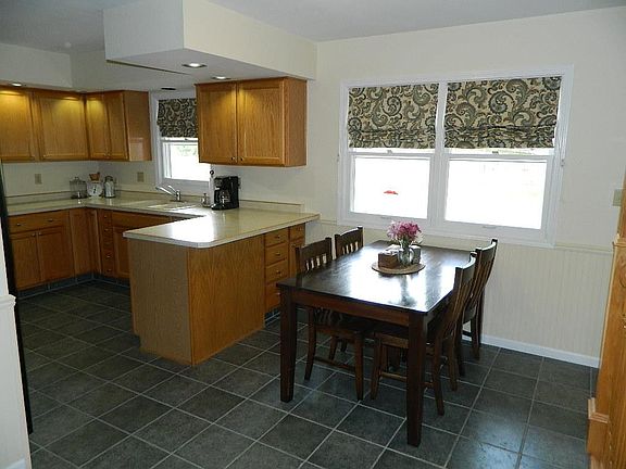 5th image of 2676 Panorama Dr