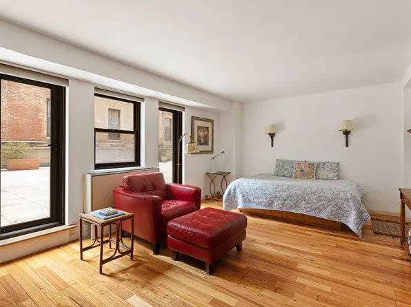 310 Lexington Avenue image 1 of 9