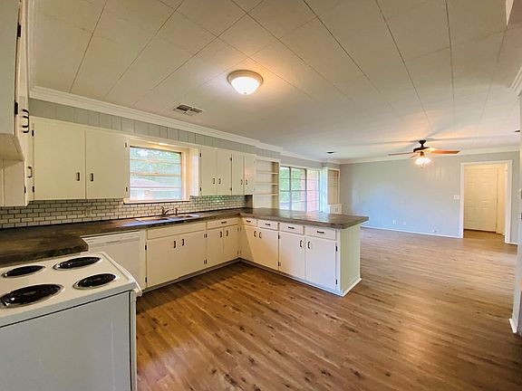 5th image of 301 W Menefee St