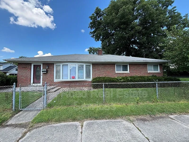 2001 Grand Ave