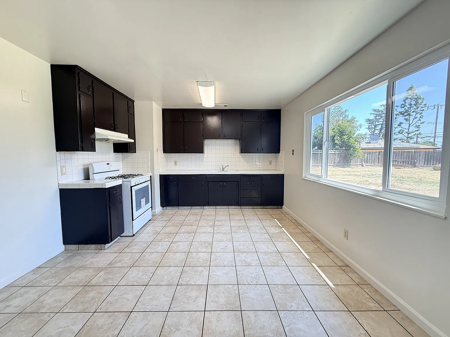 3 bed, 980 sqft, $2,150 — Photo 4