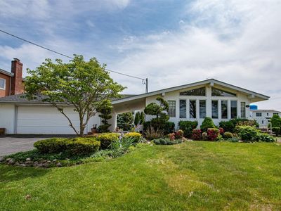 15 Pickwick Drive S, Hicksville, NY, 11801