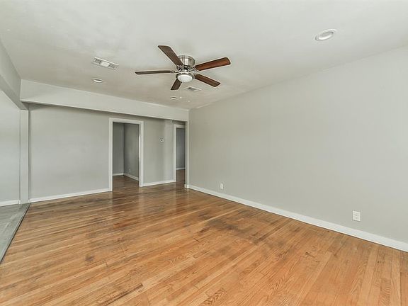 5th image of 402 W Sunnyside St
