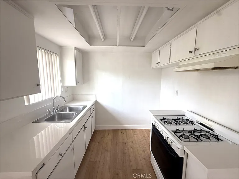 469 W Oliver St #3 — Photo 8