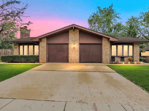 103 Innsbrook Dr, Streamwood, IL 60107