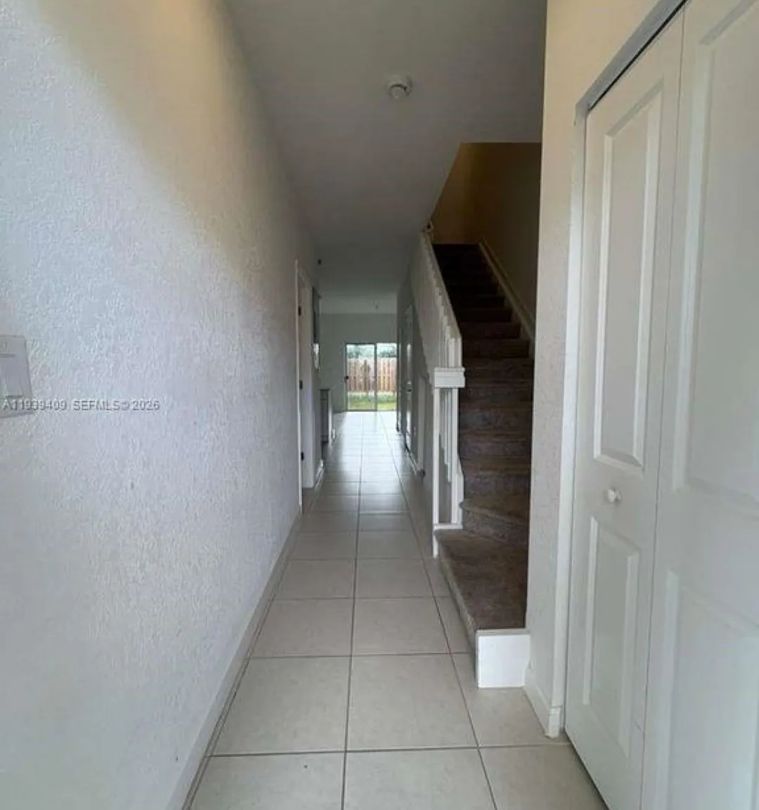 4 bed, 2.5 bath, 1599 sqft, $3,300 — Photo 4