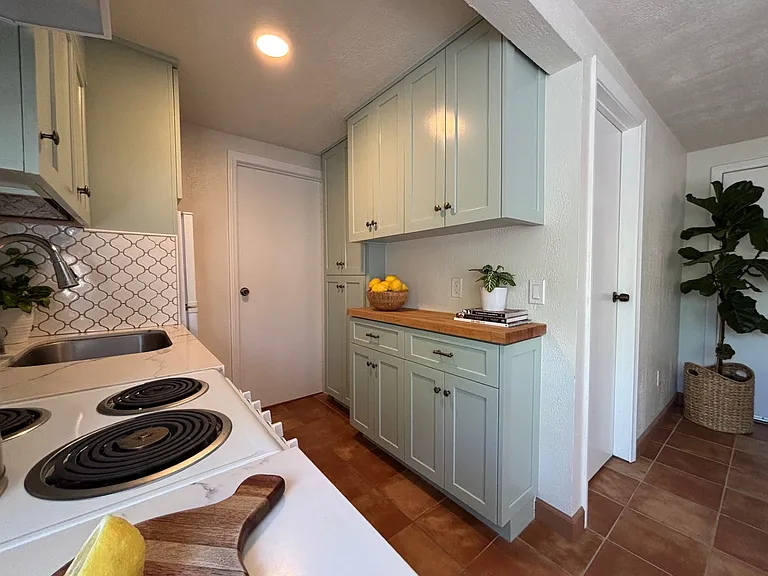 1097 Park Hill Ter — Photo 4