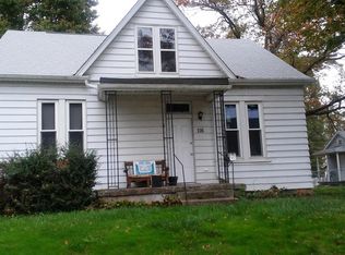 116 18th St, Scott Air Force Base, IL 62225