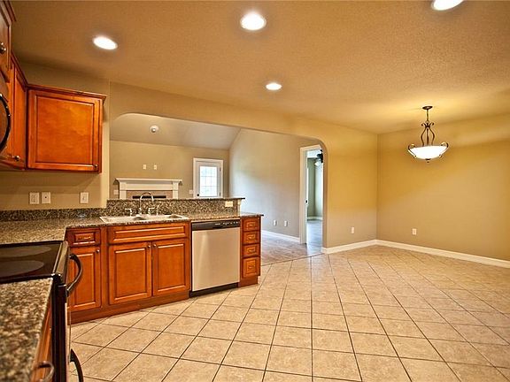 4th image of 2420 S 15th Pl