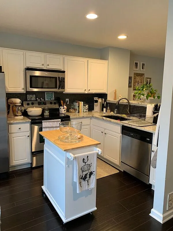 2 bed, 2.5 bath, 1500 sqft, $1,900 — Photo 3