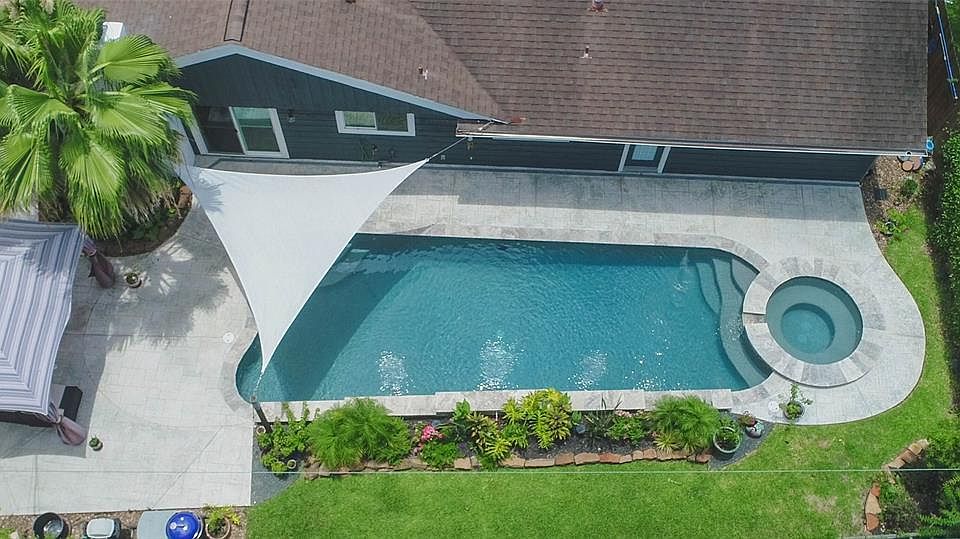 1st image of 627 Bayview Dr