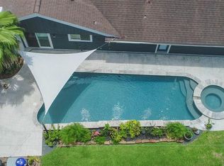 627 Bayview Dr, Seabrook, TX 77586