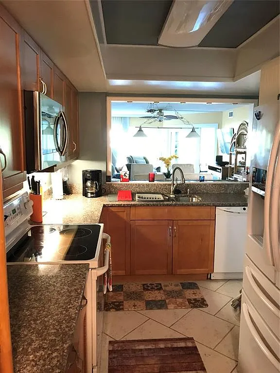 2 bed, 2.0 bath, 1121 sqft, $5,000 — Photo 4