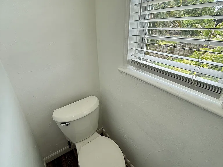 340 NE 125th St #3 — Photo 13
