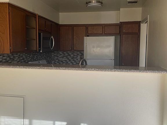 4th image of 1190 S Winery Ave Unit 232