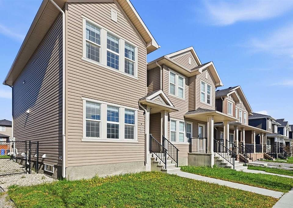 1st image of 125 E Evanston Hl NW