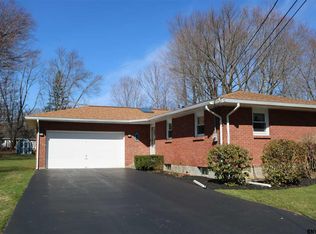7 Kathleen Dr, Glenville, NY 12302