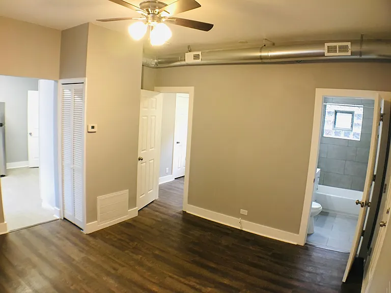 918 W 32nd Pl #2R — Photo 5