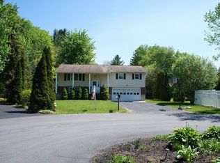 1 Shire Cir, East Greenbush, NY 12061