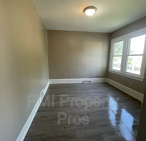 2619 N 23rd St #LOWER — Photo 2