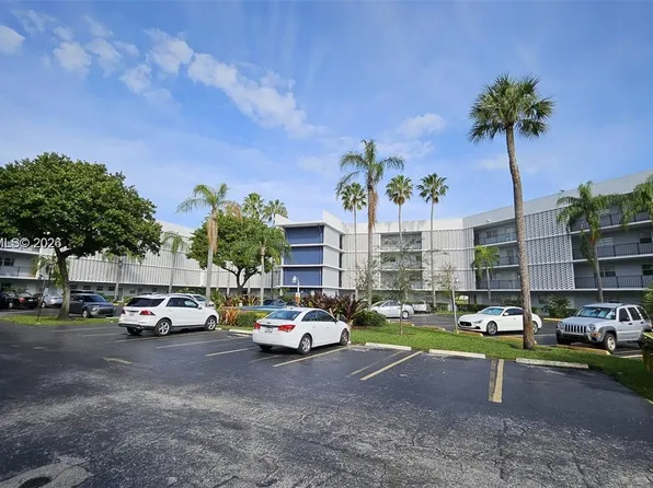 871 NE 195th St APT 204, Miami, FL 33179
