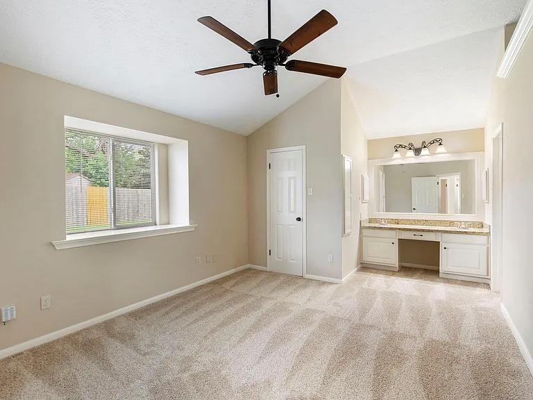 21435 Deerhaven Dr — Photo 17