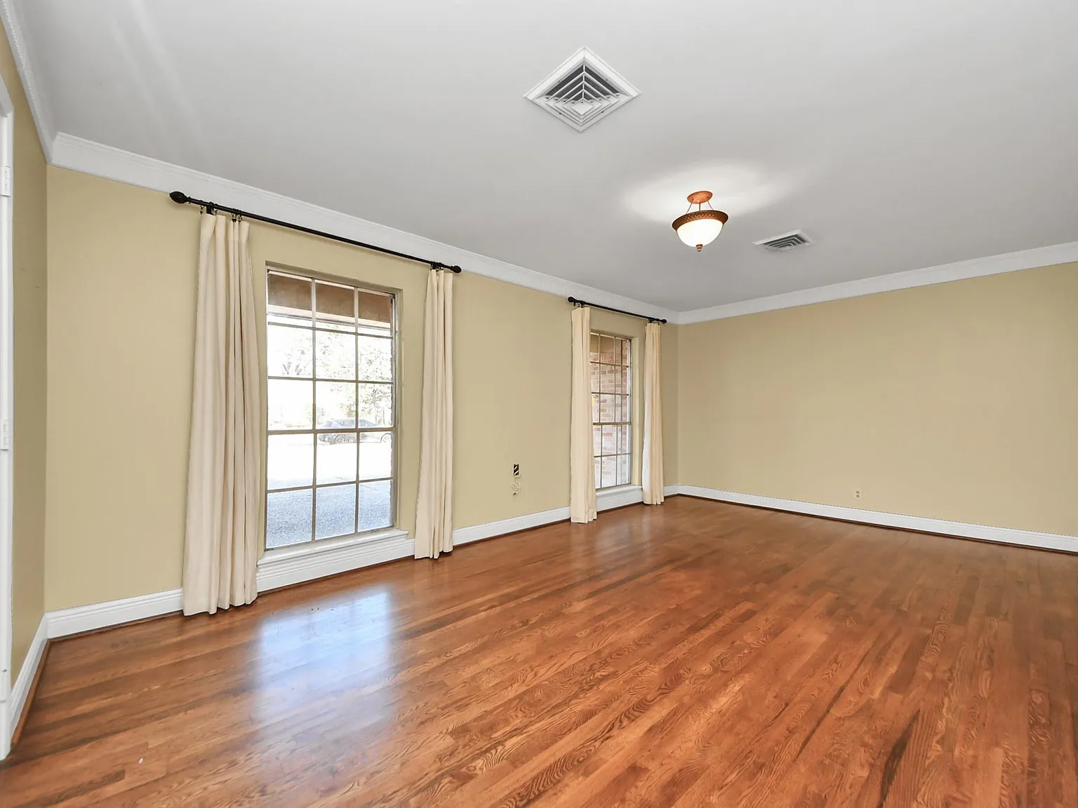 3 bed, 2.5 bath, 2314 sqft, $4,250 — Photo 4