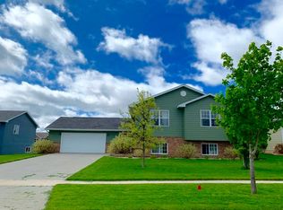 724 Hunters Ridge Rd, Brookings, SD 57006