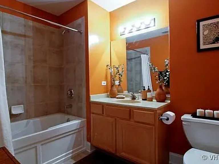 2310 W Saint Paul Ave #202 — Photo 9