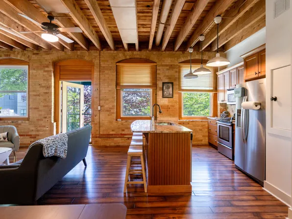 129 N 1st St, Grand Haven, MI