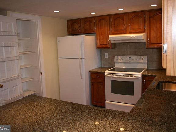 5th image of 2989 Mission Square Dr