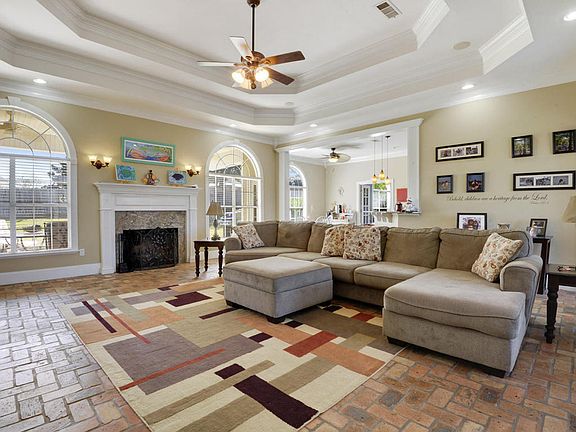 2nd image of 15534 Old Oak Ct