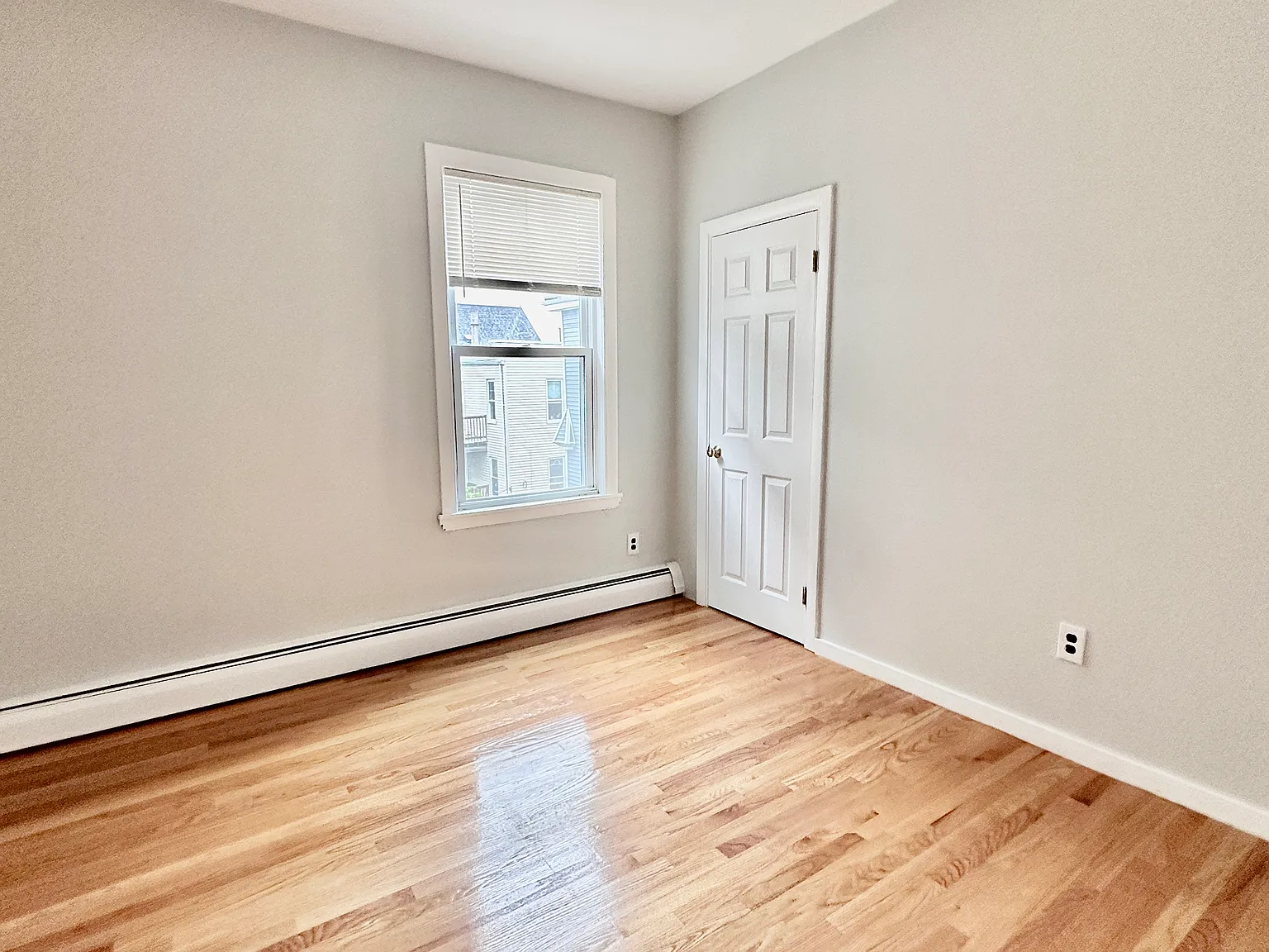 3 bed, 1200 sqft, $3,150 — Photo 3