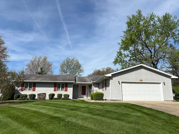 1922 Ashby Dr, Charleston, IL 61920