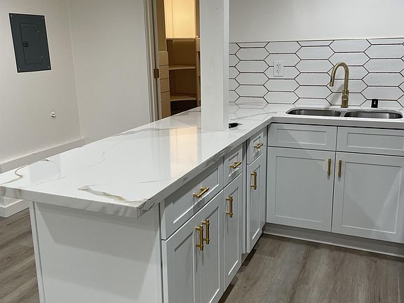 3rd image of 3746 Villa Ter #B