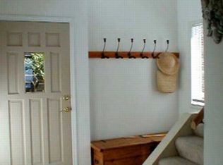 10271 Maplewood Pl SW, Seattle, WA 98146