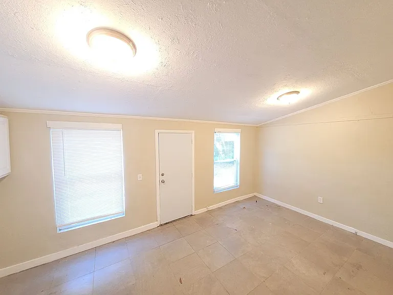1408 Dexter Ave — Photo 10