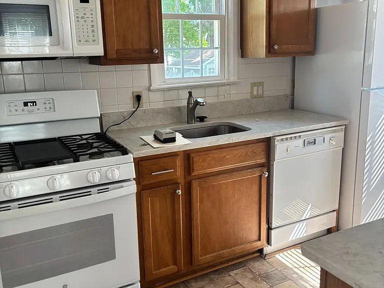 6844 Westmoreland Rd — Photo 7