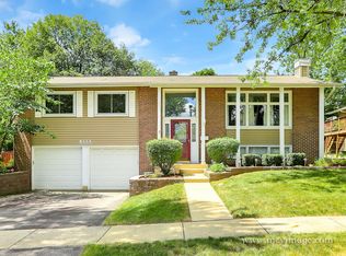 6114 Green Dr, Woodridge, IL 60517