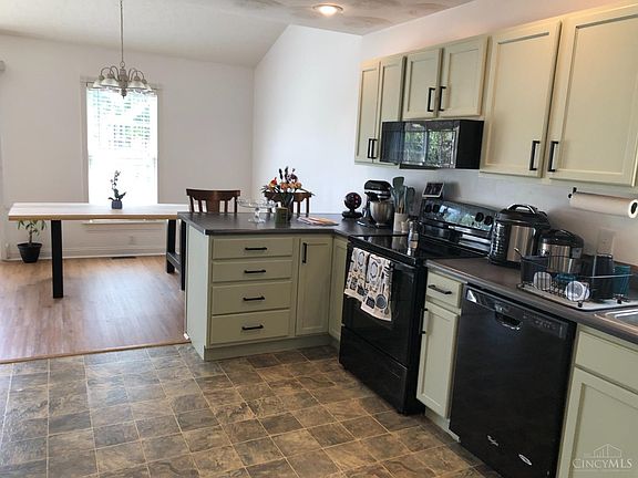 5th image of 1018 Country Oaks Ln
