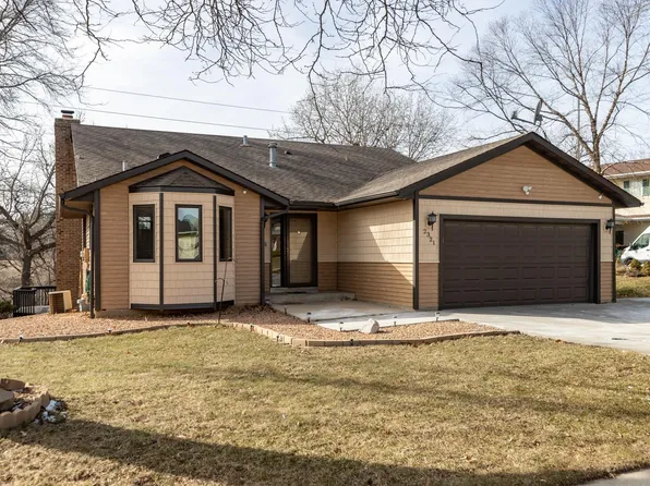 2321 Meadow Hills Dr SW, Rochester, MN 55902