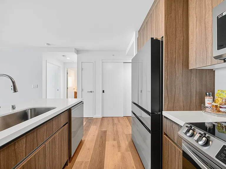 1515 Liona St #2002 — Photo 8