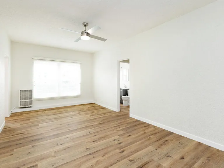426 S Manhattan Pl — Photo 10
