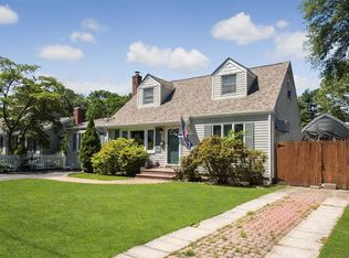 3 Richwood Pl, Huntington Station, NY 11746