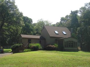 102 Hanover Rd, Newtown, CT 06470