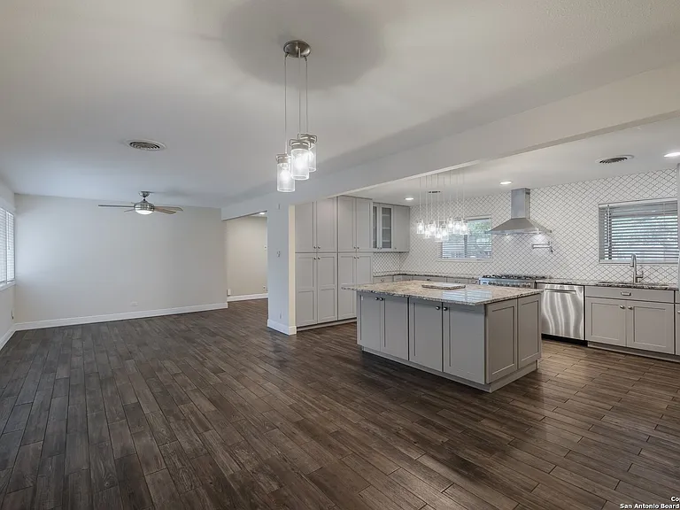 734 Susie Ct — Photo 6
