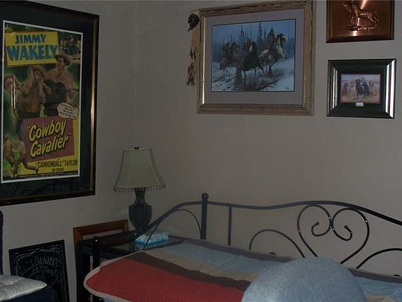 5th image of 910 Clint Smith Dr