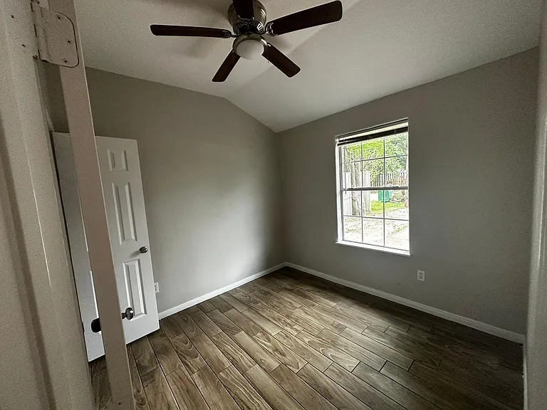 304 Truman St #B — Photo 8