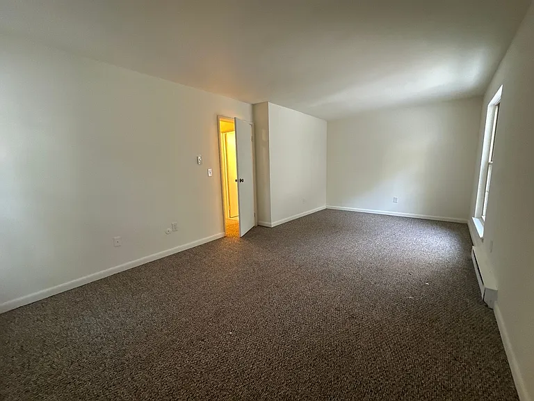 University Park Apartments near Cornell University — Photo 109